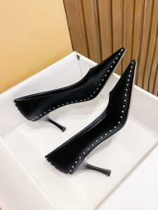รองเท้าส้นสูงหัวแหลมสำหรับผู้หญิง สีดำ ทรงสลิปอิน หนัง PU รองเท้าแฟชั่นฤดูใบไม้ผลิ 2025 รองเท้าส้นเดี่ยวแบบมีสายรัดที่เข็มขัด