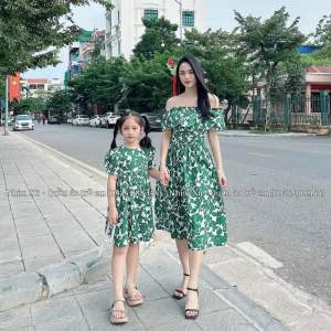 (4-64kg) Đầm Váy Mẹ Và Bé Maxi Hoa Xanh NHÍM XÙ KIDS Cho Bé Gái 1 Tuổi - 8 Tuổi Chất Thô Lụa Mềm V101