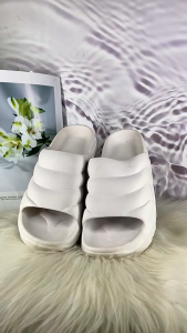 5CM Thick Sole New Fashion Platform  Lightweight Slip on Rubber Womens Slipper 8833