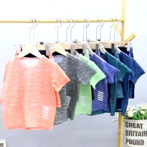 ชุดกีฬาสำหรับเด็ก กางเกงขาสั้นแขนสั้น ชุดกีฬา ชุดลำลอง เสื้อผ้าแห้งเร็ว เด็กชายและเด็กหญิง ฤดูใบไม้ผลิฤดูร้อนรุ่นใหม่ เสื้อยืดกางเกงขาสั้น