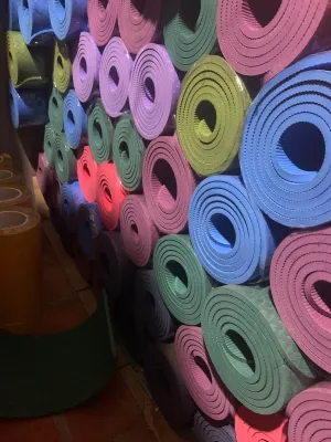 Thảm tập Yoga TPE chuyên dụng Thảm yoga TPE cao su non bền đẹp bám sàn chống trơn chống trượt tăng trải nghiệm khi tập. Free ship thảm yoga cho người mới tập: dụng cụ yoga chính hãng A Khang sports 01