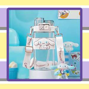Botol Minum Viral Dua Cara Minum Sedotan Tali Anak Sekolah Karakter Lucu/Botol Minum Sanrio/Botol Portabel Cangkir Minum Ganda Cangkir Jerami dengan Tali-tech 580 ml/Botol Air Minum 580ml Botol Anak Dual Fungsi Karakter Melody Kuromi Cinnamoroll