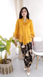 Terbaru Atasan Kebaya Modern Model Tangan Terompet Dengan Aplikasi Mutiara Motek