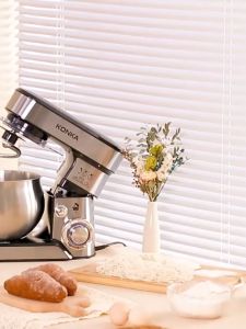 เครื่องผสมอาหาร 3L เครื่องผสมแป้งไฟฟ้า 600W Stand Mixer ปรับได้ 6 ระดับ มาพร้อมกับ 3หัวตี ตีไข่ตีวิปครีมผสมอาหารนวดแป้ง