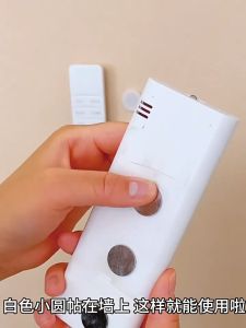 Strong Magnetic Remote Control Holder Wall Mount Hook Self-adhesive Magnet Holder Pemegang kawalan jauh magnetik 磁吸式遥控挂架 Adhesive Holder Hook Rack For TV Remote controllers