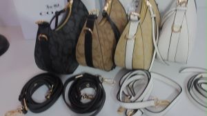 TÚI ĐEO CHÉO NỮ  FULL MÀU Size :24cm*8cm*15cm fullbox