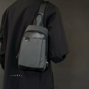 Techdoo Tas Selempang Pria USB Charger Sling Bag Cowok Earphone Hole Multifungsi Tas Casual TS511