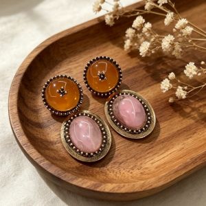 1 pair of pink oval geometric earrings with a luxurious and high-end feel contrasting color earrings