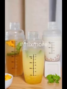 Bình lắc shaker nhựa chia vạch đen Việt Nhật chuyên dùng trong pha chế 320ml/460ml/600ml Mixmore