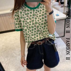 LEAShop ใหม่ เสื้อยืดคอกลมแฟชั่น ทรงสำหรับผู้หญิง เนื้อผ้าใส่สบายมาก ใส่ในวันหยุดใส่เที่ยวได้เลย ลายดอกไม้น่ารักมี 2 สีให้เลือก