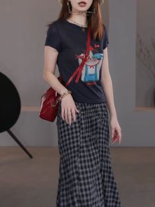 Shalldoer | ชุดกระโปรงสั้นลายสก็อตแขนสั้นคอกลมแฟชั่นฤดูร้อนสำหรับผู้หญิง ชุดเสื้อยืดลายการ์ตูน ชุดสองชิ้น ชุดทำงานลำลอง