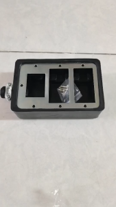 บ็อกยาง 4x6 ใส่เบรกเกอร์และปลั๊กกราวด์คู่ แข็งแรง ทนทาน ยางพาราแท้ๆ