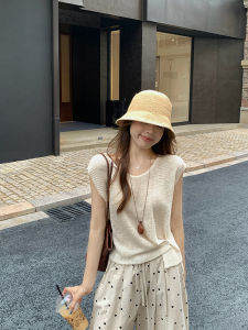 Design V-Neck Sleeveless Knitted Lacy Top