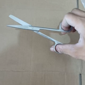 Gunting Operasi Bengkok Tajam Tumpul Ukuran 14cm