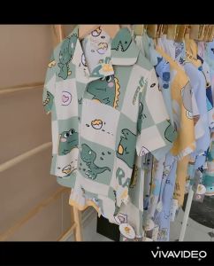 ชุดเด็ก ชุดนอนเด็ก คอปกแขนสั้นขายาว ชุดนอนเด็กชาย ชูชู ชูชู ผ้าฮาวาย คอปกแขนสั้นขายาว มีกระดุมหน้า ผู้ชาย ผู้ชาย