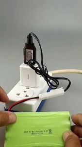 ถ่านรถบังคับ สำหรับรถที่มีสเกล 1:10 เป็นถ่านชาร์จชนิด Ni-MH 9.6V 4800 mAh. Piug KET-2P ขายพร้อมที่ชาร์จแบบ USB ตรงรุ่น