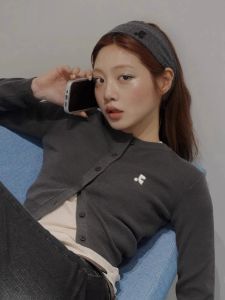 ฤดูใบไม้ผลิ 2024 เกาหลี นุ่ม ถักสั้น คาร์ดิเกน ผู้หญิง ป้ายปักแขนยาว หลวม ประเภทชุดทํางาน