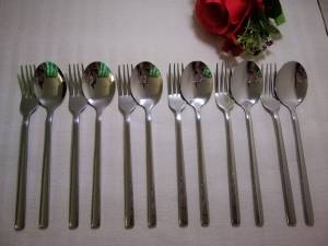 ช้อนส้อม ช้อนส้อมเกาหลี USA ทำจากสแตนเลส ขนาด ยาว 19.5*กว้าง 4.2 cm, มี 3 สี: สีเงิน, สีทอง, และสีโรสโกล์ด สีเงิน 6 คู่, สีทอง 6 คู่, สีโรสโกล์ด 6 คู่