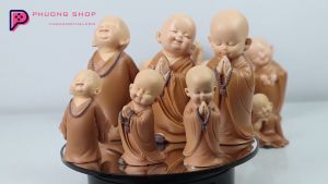 TƯỢNG CHÚ TIỂU ÁO NÂU DỄ THƯƠNG  YÊU ĐỜI - ĐỦ MẪU - TRANG TRÍ NHÀ CỬA BÀN LÀM VIỆC QUÀ TẶNG Ô TÔ