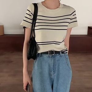 Áo Thun Dệt Kim Tay Ngắn Họa Tiết Kẻ Ngực Ca Tính - LCXA164