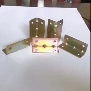 ฉากเข้ามุมเฟอร์นิเจอร์ ฉากยึดมุมเฟอร์นิเจอร์ ฉากเข้ามุมไม้ ฉากยึดมุมไม้ วัสดุเหล็กหนาชุบซิ้งค์สีรุ้ง แข็งแรง ทนทาน รองรับน้ำหนักได้ดีมาก พร้อมส่งทันที