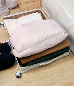 ถุงสูญญากาศแบบม้วนมือ ไม่ต้องใช้กระบอกสูบ ช่วยจัดระเบียบกระเป๋า ป้องกันฝุ่น หนาพิเศษ ใช้ซ้ำได้ พร้อมส่ง