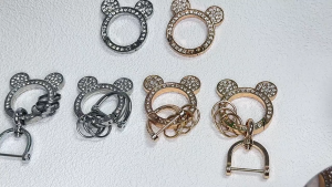 ห่วง สปริงล็อค ล้อมเพชร รูปทรง หนู ขนาด 43mm เงิน ทอง ของตกแต่งชิ้นงาน ทำพวงกุญแจ อุปกรณ์งานฝีมือ DIY