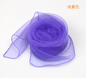 ผ้าพันคอไหมสีแดงโปร่งใสสำหรับการแสดงของเด็ก ผ้าพันคอสี่เหลี่ยมเล็กแบบหลายช่องทางสำหรับฤดูใบไม้ผลิและฤดูหนาว