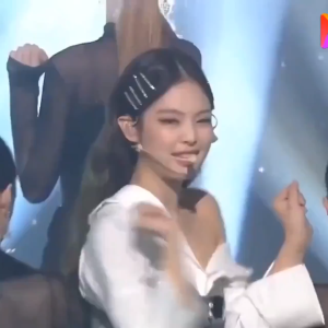 กิ๊บเพชรติดผมเจนนี่ ลิซ่า Blackpink สีเงิน สีทอง เพชรกว้างถึง3มิลยาว 7 เซนติเมตร พร้อมส่งจ้า