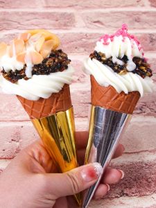 Qi Shifang นมร้อนเด็กรุ่น Ice Cream Cones และกล่องเครื่องประดับตกแต่งชิ้นตัวอย่าง Props จาก Jinhua City