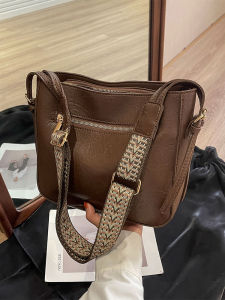 Fashionable Wide Strap Bucket Bag Womens Shoulder Bag Crossbody Bag PU Leather Retro Style Zipper Closure Casual Purse
