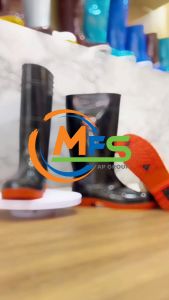 บูทยาว รูปแบบ 898 บูทดำยาว บูทกันน้ำ ที่นิยม 14 นิ้ว รองเท้า ฟิลเลอร์ บูทยาง สีดำพื้นส้ม - MFS