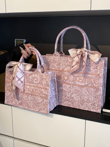 High-End Large Tote Bag for Women Commuter Bag with High Quality Texture Suitable for Office Work Fits 14 Inch Laptop