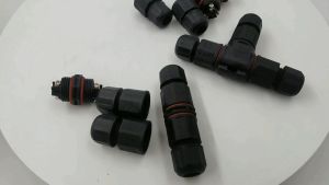 ขั้วต่อ IP67กันน้ำ2ขา3ขา I/t รูปร่างหมุดเกลียวฝาครอบกันฝุ่นตัวแปลงขั้วต่อไฟฟ้าไฟ LED กลางแจ้ง