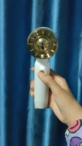 HOME-MALL พัดลมขนาดพกพา เย็นสบาย เอาติดตัวไปได้ทุกที่ ปรับระดับได้ 3 ระดับ สายชาร์จ Type C ใช้งานสะดวก