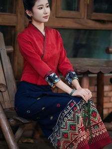 ชุดเดรสยาวปานกลางสไตล์ชาติพันธุ์จีนฤดูร้อน 2025 เสื้อเชิ้ตแขนยาวคอวีทรงหลวมๆ สำหรับผู้หญิง ชุดทำงานลำลองที่สวมใส่ได้หลากหลาย