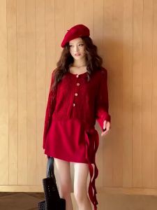 MIUCO | Bộ Đồ Kẹp Hai Mảnh Áo Cardigan Len Mỏng Có Mũi Hooded Màu Đỏ Không Khí