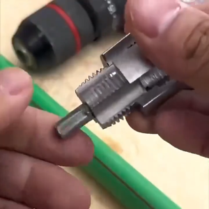 [Original 24 hours delivery] 1/2 and 3/4 Water Pipe Internal and External Integrated Threader Integrated Internal and External Pipe Threading Tool Pipe Thread Cutting Tool Pipe Thread Cutting Tool Electric Drill Compatible PVC Pipe Threader Kit