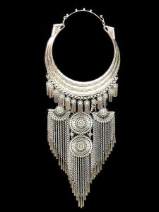 สร้อยคอแบบสวมขนาดใหญ่ จี้ทรงห้อยสไตล์ชาติพันธุ์ยูนนาน วัสดุเงินช้างเผือก สำหรับการแสดงและถ่ายภาพ จี้แฟชั่น