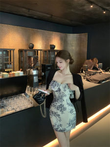 Retro Floral Print One-Shoulder Short-Sleeve Dress Womens Summer Slim Fit Dress with Chest Pad Waist Cinch Butt Short Skirt