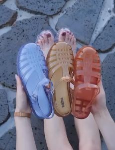 Sepatu Melissa Posession: Pilihan Nyaman & Elegan untuk Aktivitas Sehari-Hari