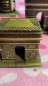 Handmade Vintage Model Statue – Famous Building Decoration & Souvenir
