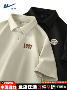 เสื้อโปโลแขนสั้นผู้ชายสไตล์อเมริกัน Warriormen ทรงหลวม ผ้าฝ้ายผสมโพลีเอสเตอร์ ลายเรขาคณิต แฟชั่นฤดูร้อน