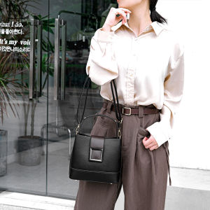 LouisWill กระเป๋าสะพายไหล่แฟชั่นทรงถังกระเป๋าสะพายไหล่กระเป๋าถือลายหนังจระเข้ PU ความจุขนาดใหญ่กระเป๋าแมสเซนเจอร์ลำลองกระเป๋าแฟชั่นสตรีเทรนด์เรียบง่ายกระเป๋ากันน้ำกระเป๋าสำหรับผู้หญิง