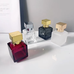 Vỏ rỗng chai thuỷ tinh chiết nước hoa 50ml kiểu Maison thân dày dặn vòi xịt phun sương