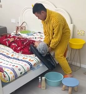 🔥ปี 2025 สีฮิตดียอดขายปัง🔥 อ่างสระผม PVC แบบพกพา อ่างสระผมเป่าลม อ่างสระผม สำหรับผู้สูงอายุ ผู้ป่วยติดเตียง อ่างสระผมผู้ป่วย ที่สระผมเคลื่อนที่ อ่างสระผมผู้ป่วยติดเตียง อ่างสระผมสำหรับผู้ป่วยติดเตียง ผู้สูงอายุและเด็กเล็ก