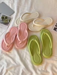 Beach Summer Slippers Super Soft Sole Fashion Flip Flops for Women Beach Wear Flat Sandals Non-Slip Flip Flops Flat