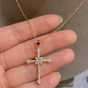 Kalung Liontin Salib Elegan Goldd Titan wanita