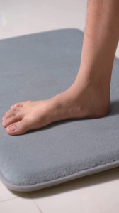 พรมเช็ดเท้า นุ่มสุดฟิน เมมโมรี่โฟม 60x40ซม. ความหนา 3.5 ซม หนากว่านี้ก็ที่นอนแล้ว ด้านหลังบุยางพารากันลื่นอย่างดี ซักเครื่องได้