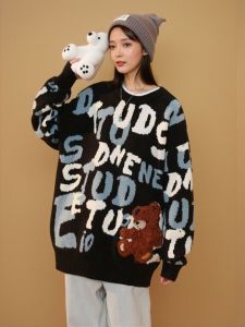 เสื้อสเวตเตอร์คอตั้งลายตัวอักษรหมีสไตล์อเมริกันสำหรับวัยรุ่นและคู่รัก เสื้อสเวตเตอร์ถักแขนยาวฤดูหนาว สไตล์ลำลอง แฟชั่นสร้างสรรค์
